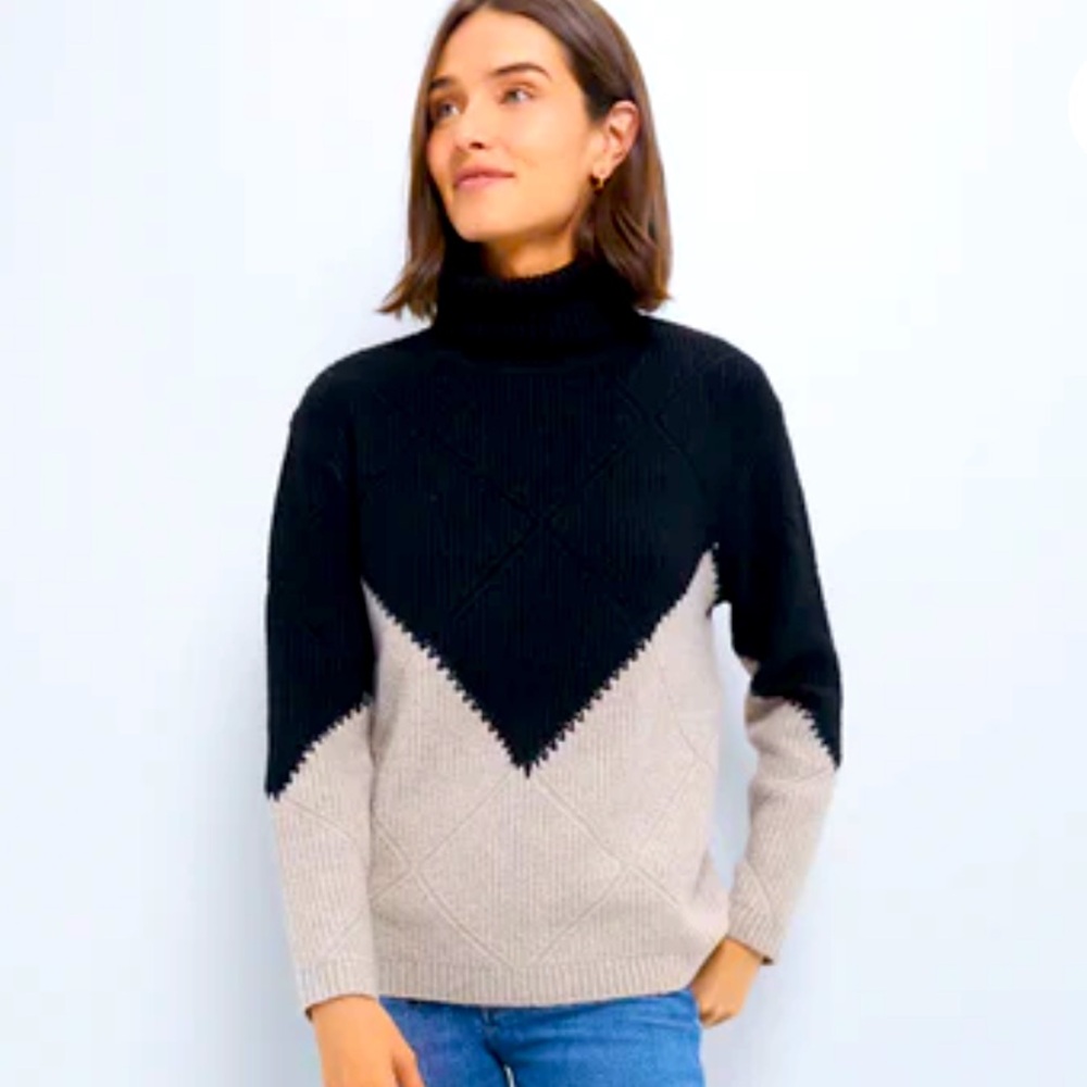 Tuckernuck Black and Tan Turtleneck Sweater